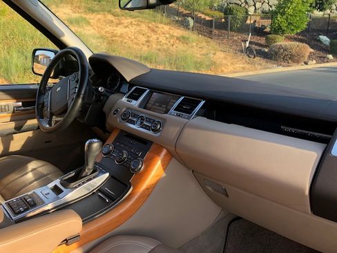 Used 2012 Land Rover Range Rover Sport HSE image 16