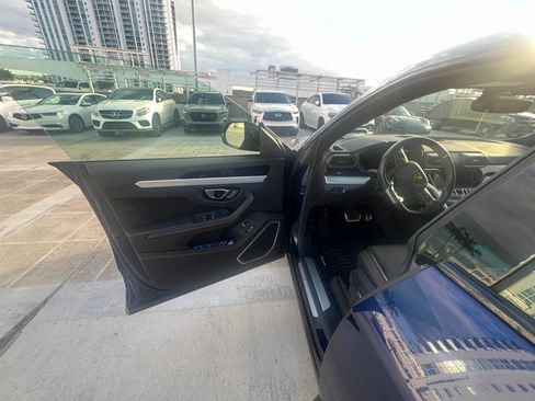 Used 2023 Lamborghini Urus S image 5