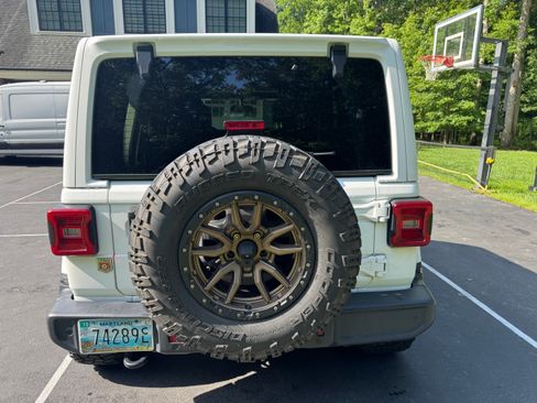 Used 2019 Jeep Wrangler Unlimited Sahara w/ Safety Group AWD/4WD image 5