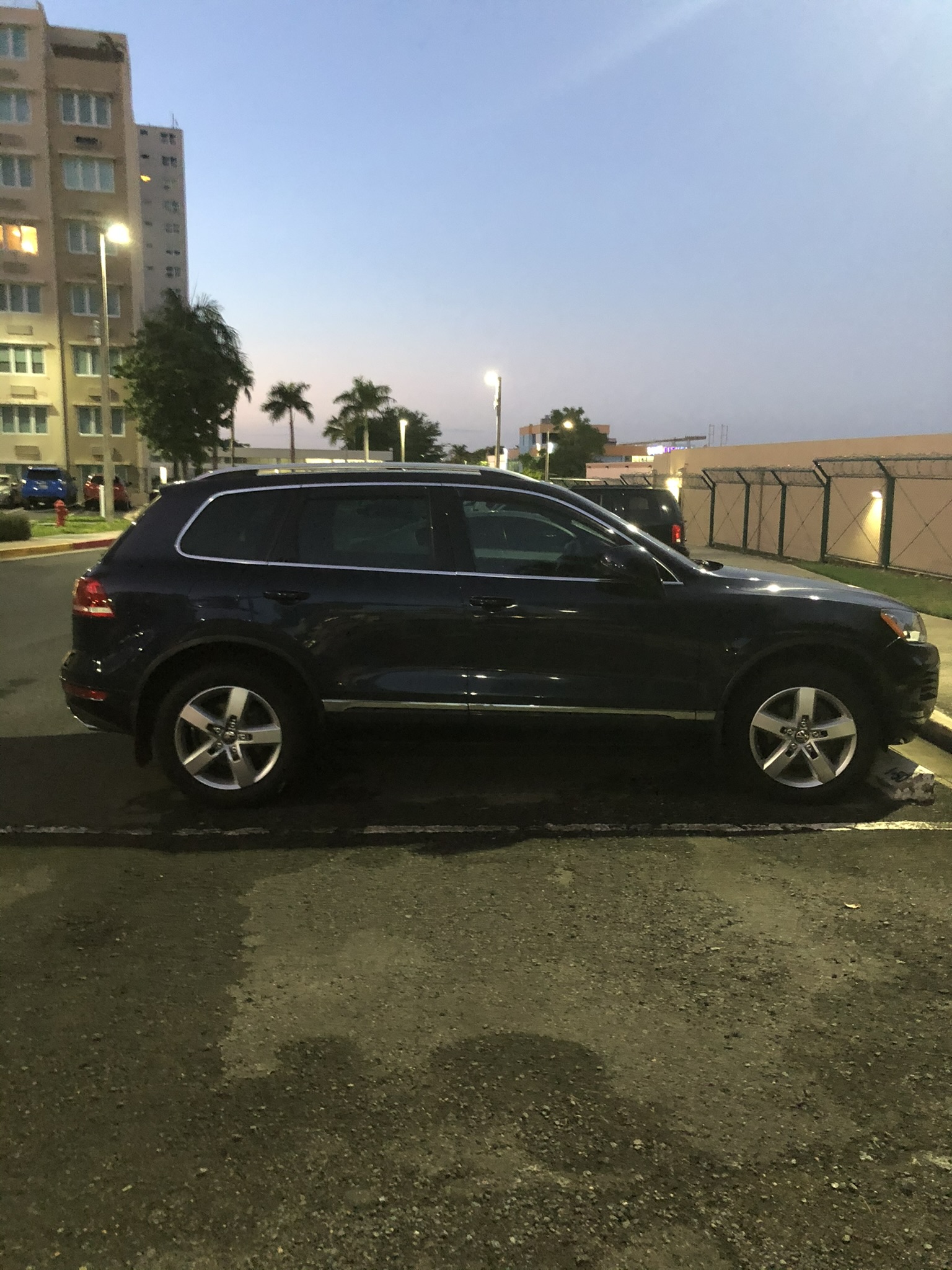 Used 2014 Volkswagen Touareg Executive AWD/4WD image 10
