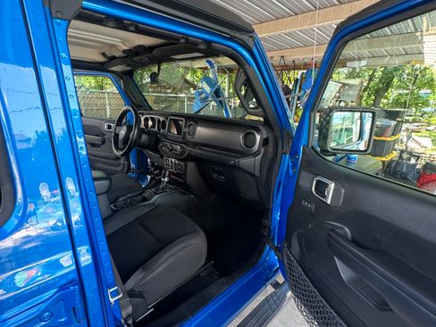 Used 2020 Jeep Gladiator Sport w/ Quick Order Package 24S AWD/4WD image 11