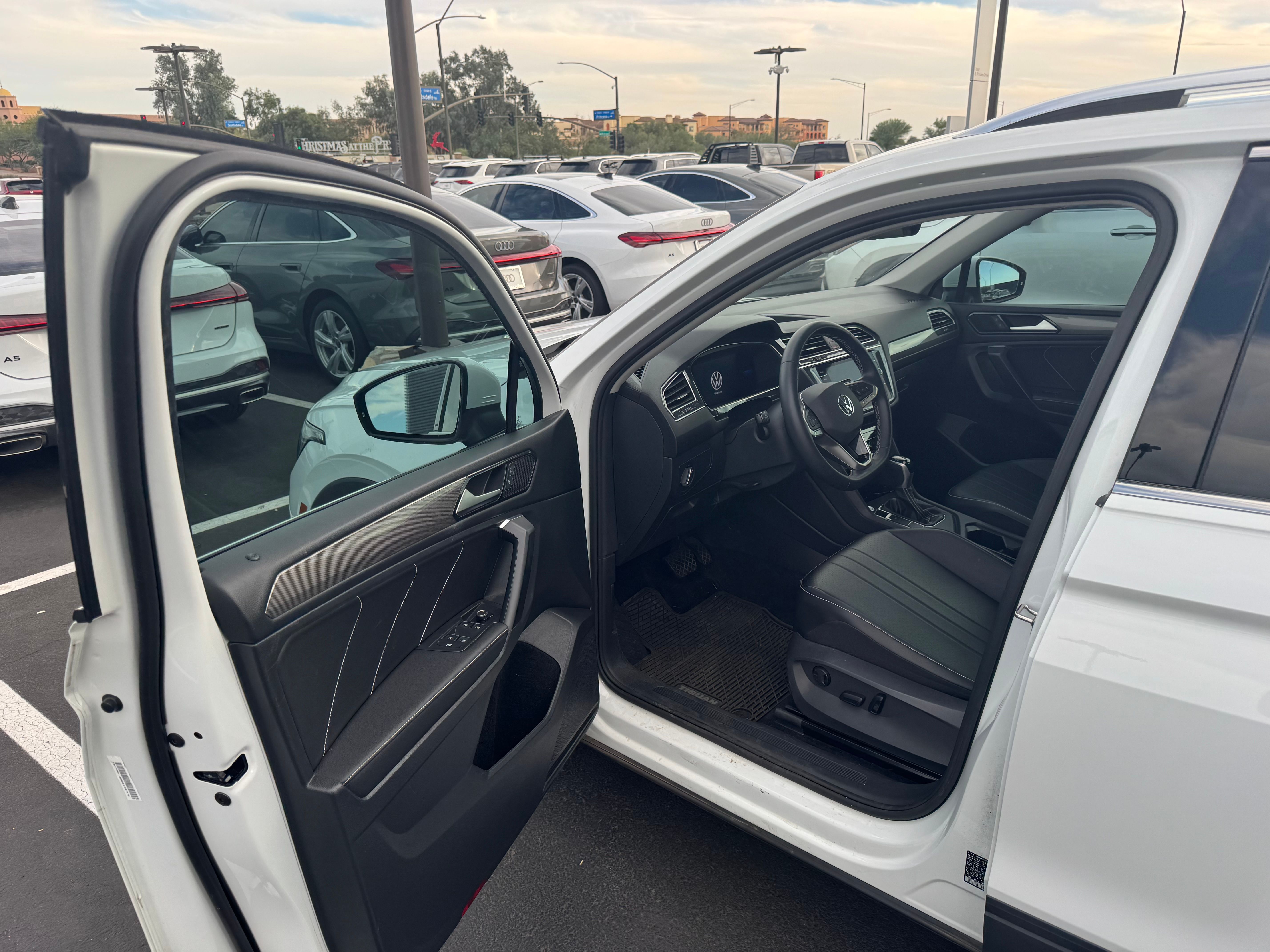 Used 2022 Volkswagen Tiguan SE FWD image 8
