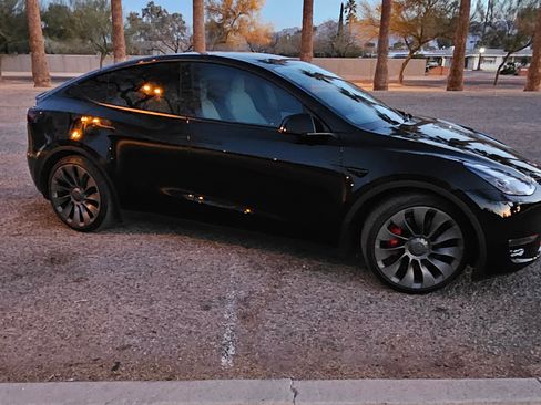 Used 2022 Tesla Model Y Performance image 1