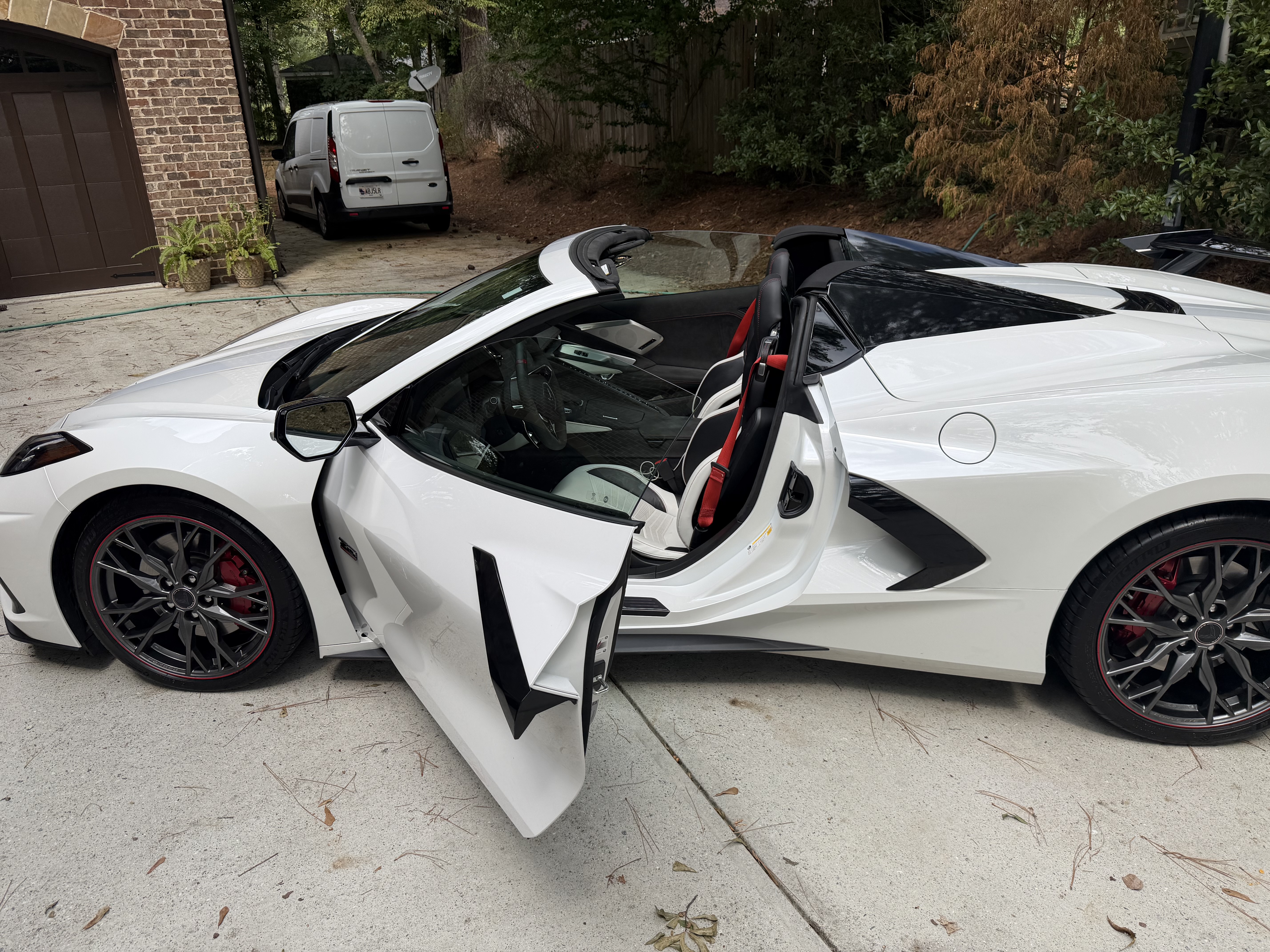 Used 2023 Chevrolet Corvette Stingray Premium Conv w/ Z51 Performance Package RWD image 2