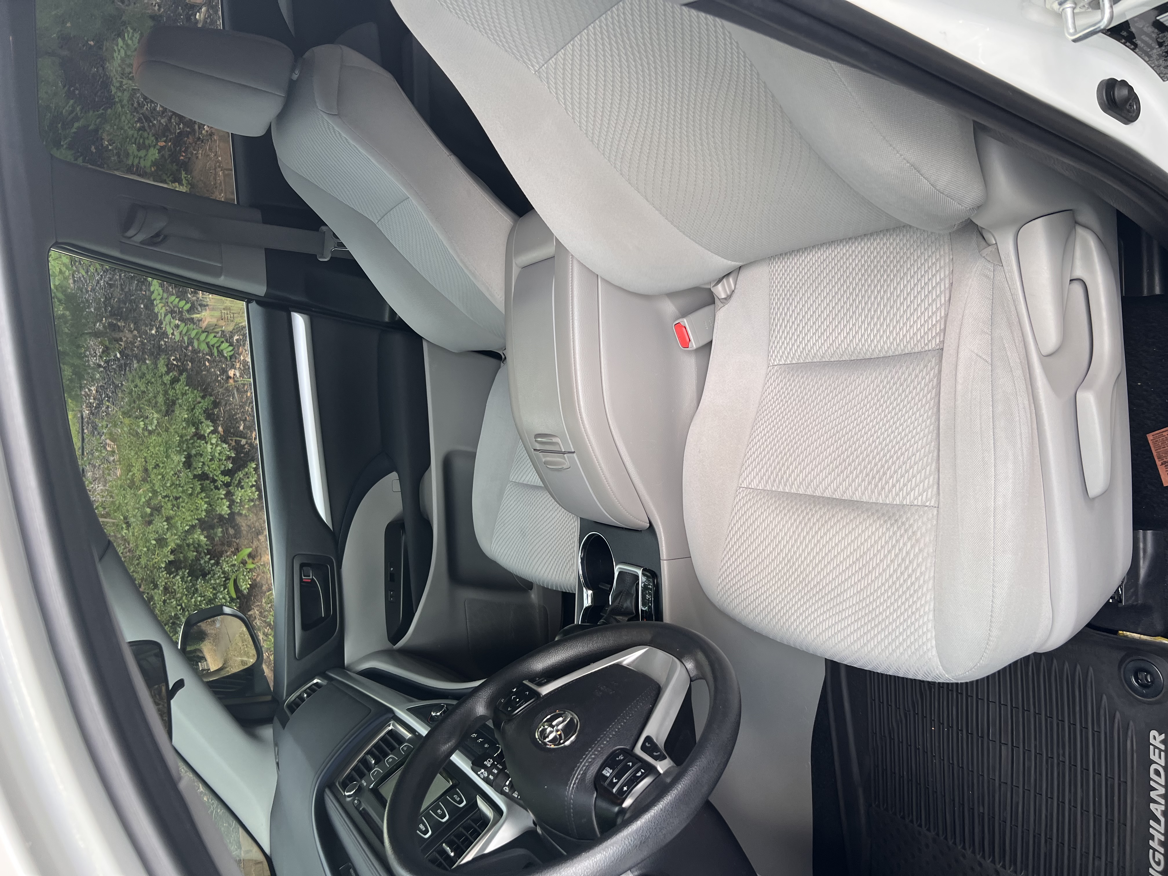 Used 2019 Toyota Highlander LE FWD image 9