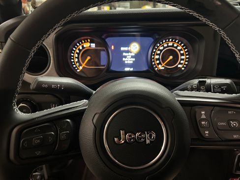 Used 2025 Jeep Wrangler Unlimited Sport AWD/4WD image 5