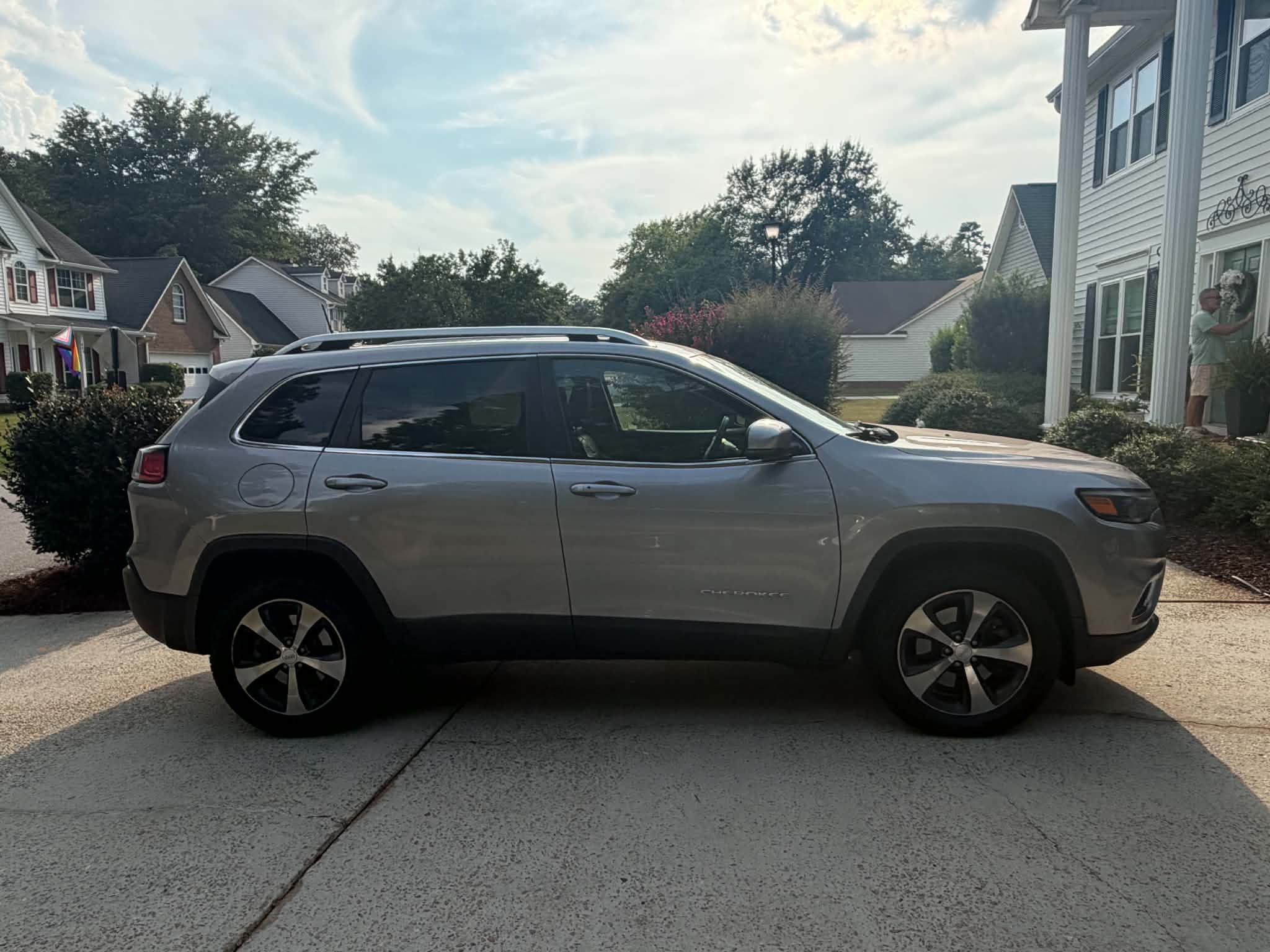 Used 2019 Jeep Cherokee Limited AWD/4WD image 4
