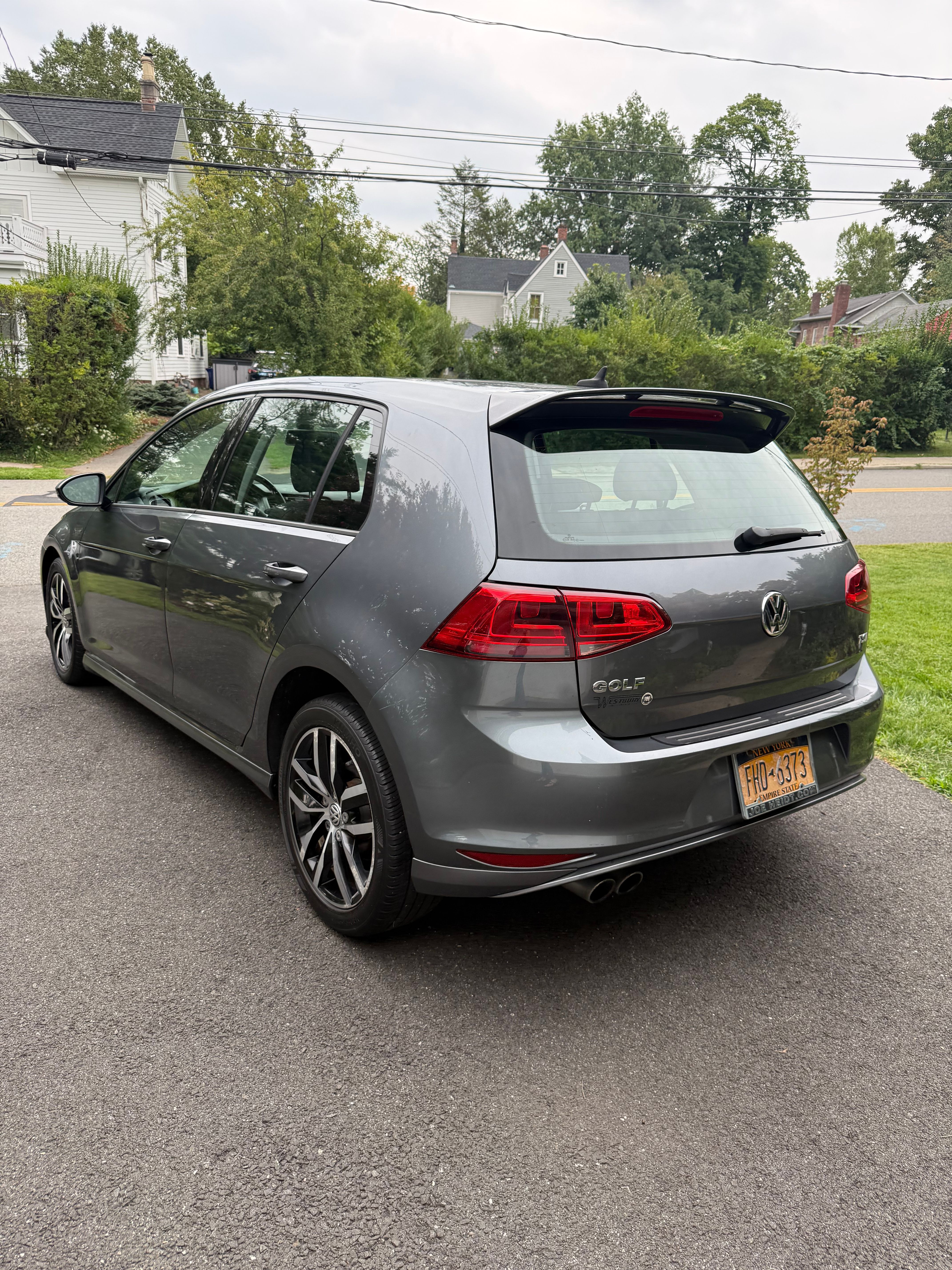 Used 2015 Volkswagen Golf SE w/ Golf Sport Package FWD image 12