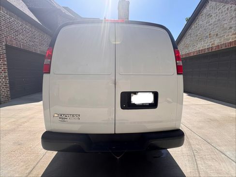 Used 2016 Chevrolet Express 2500 RWD image 4