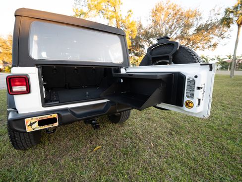 Used 2018 Jeep Wrangler Unlimited Sport image 22