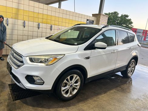 Used 2018 Ford Escape SEL w/ Ford Safe & Smart Package image 2
