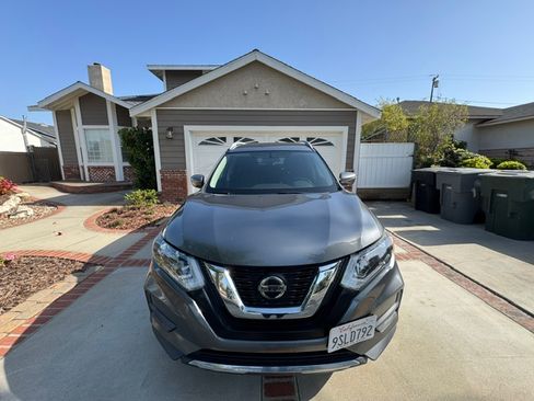 Used 2018 Nissan Rogue S w/ S Value Package FWD image 1