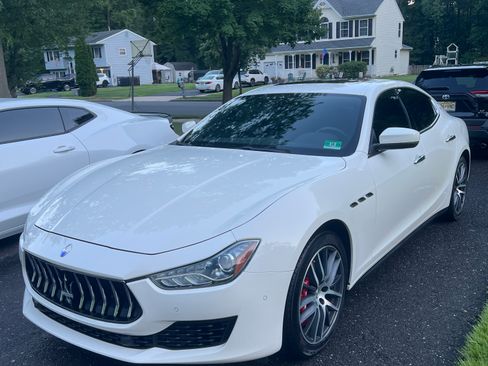 Used 2018 Maserati Ghibli S Q4 AWD/4WD image 2