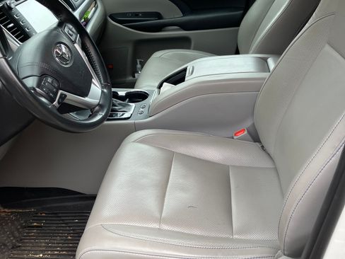 Used 2019 Toyota Highlander Limited Platinum image 9