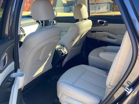 Used 2024 Kia Sorento SX Prestige image 4