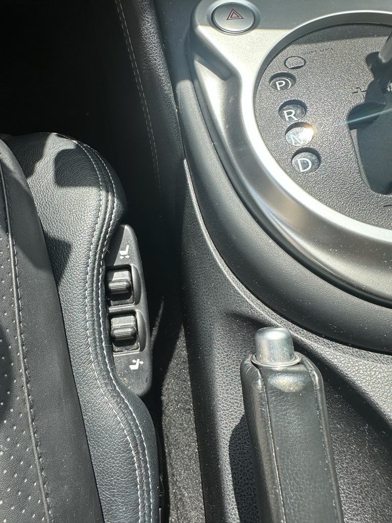 Used 2014 Nissan 370Z Touring w/ Sport Package RWD image 11