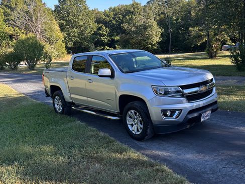 Used 2017 Chevrolet Colorado LT w/ LT Convenience Package AWD/4WD image 2