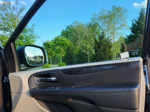 Used 2013 Dodge Grand Caravan SE image 6