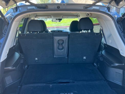 Used 2019 Nissan Rogue SV image 12