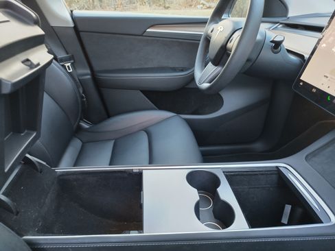 Used 2024 Tesla Model Y Long Range image 15