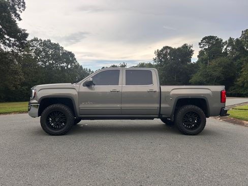 Used 2017 GMC Sierra 1500 SLE w/ SLE Value Package AWD/4WD image 6
