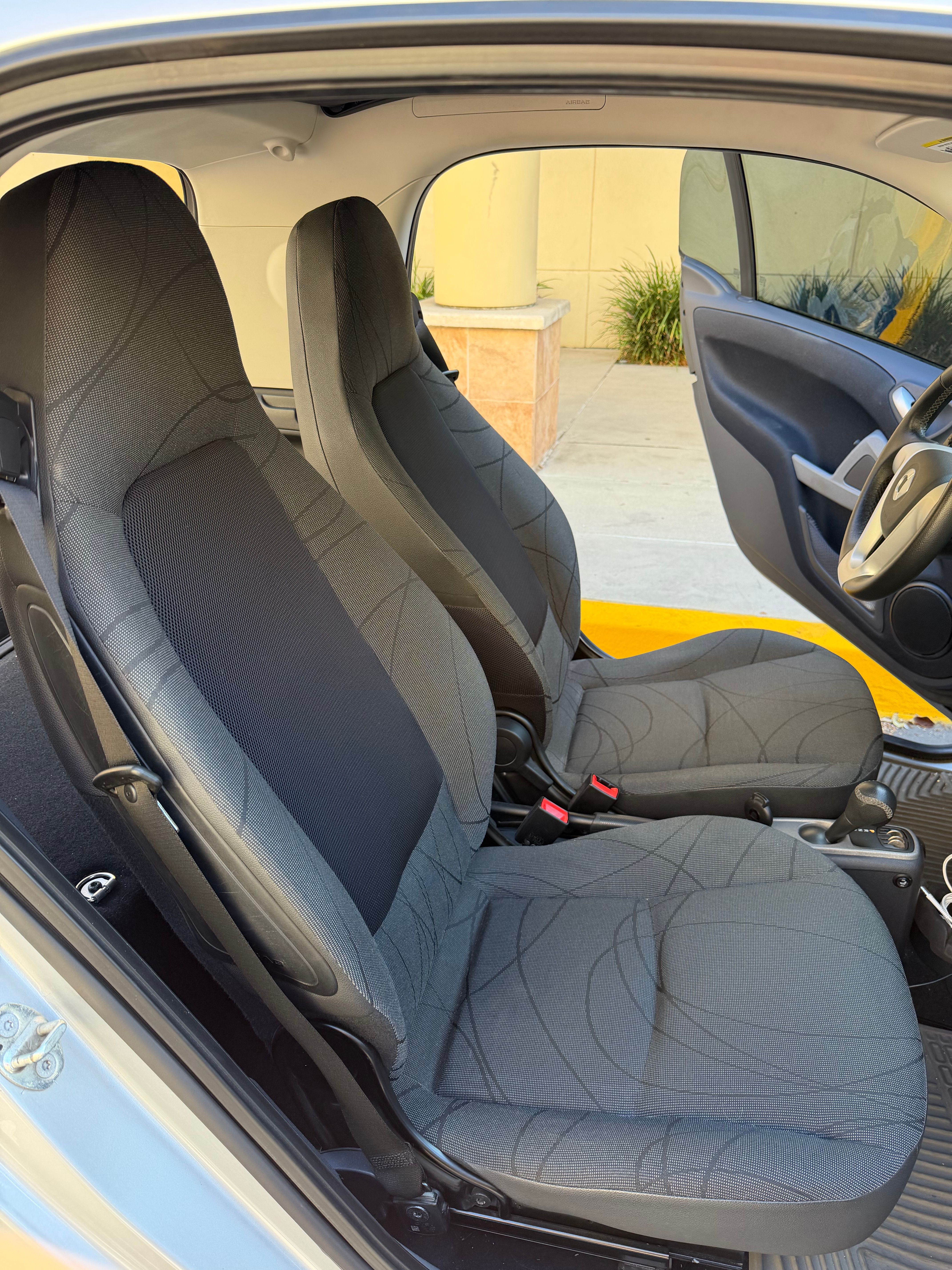 Used 2011 smart fortwo passion RWD image 15
