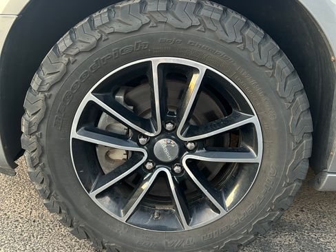 Used 2016 Dodge Grand Caravan SXT w/ UConnect Hands-Free Group image 8