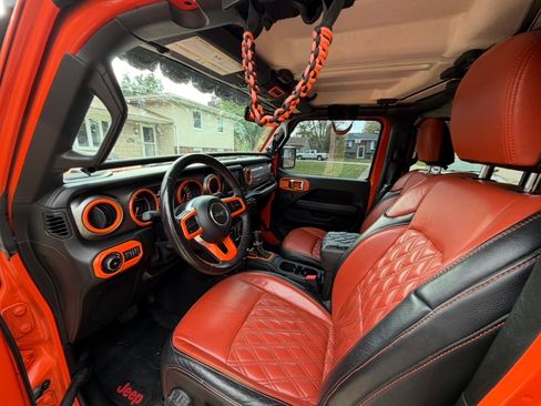 Used 2018 Jeep Wrangler Unlimited Sahara w/ Cold Weather Group image 5