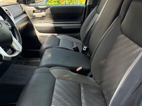 Used 2018 Toyota Tundra SR5 image 10