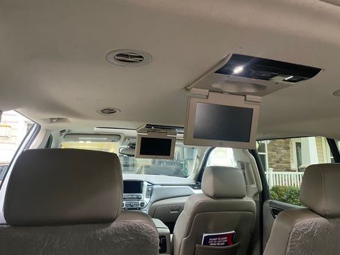 Used 2015 Chevrolet Suburban LTZ image 16