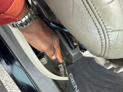 Used 2019 Toyota Sienna XLE image 17