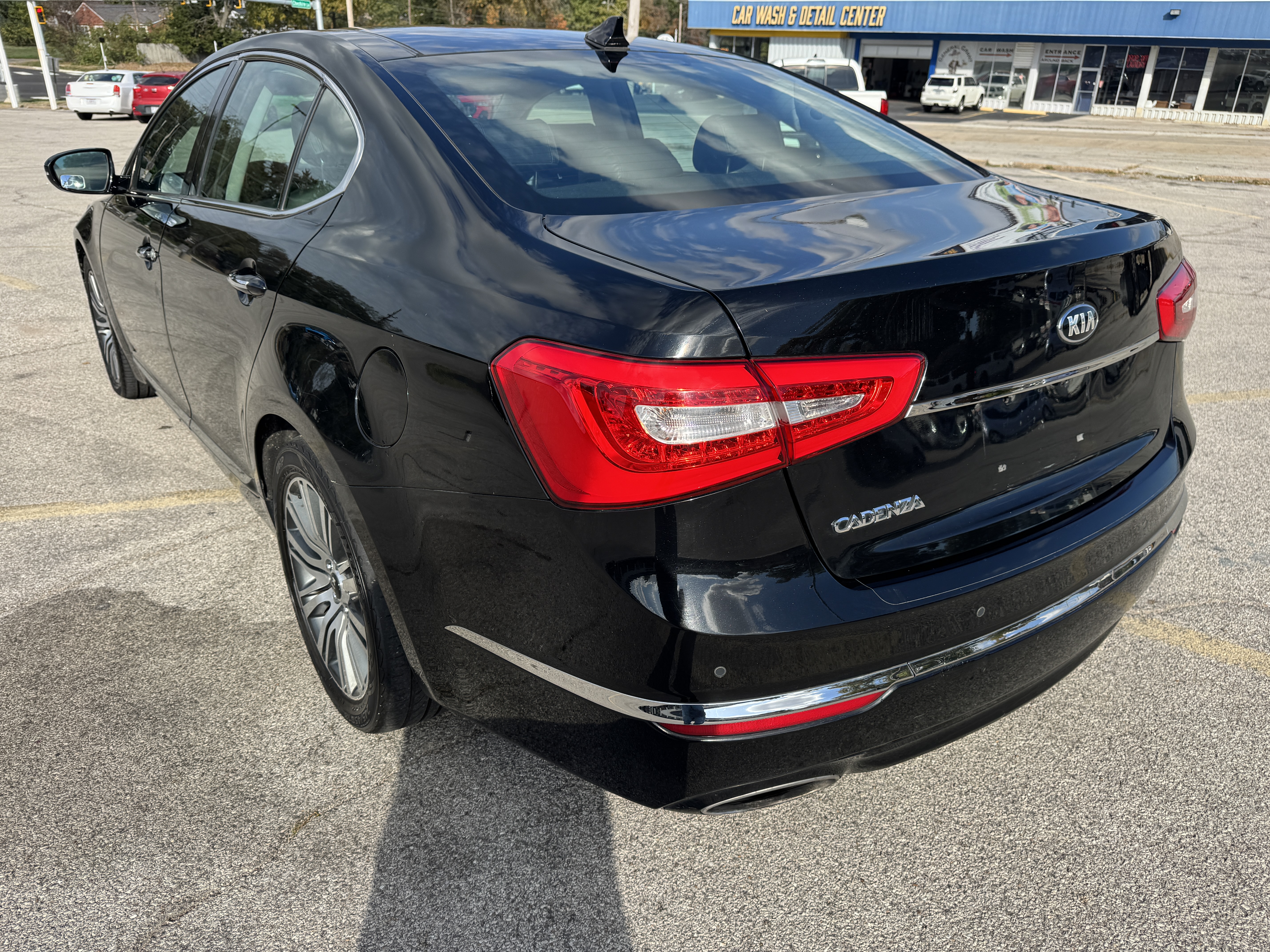 Used 2015 Kia Cadenza Premium w/ Luxury Package FWD image 4
