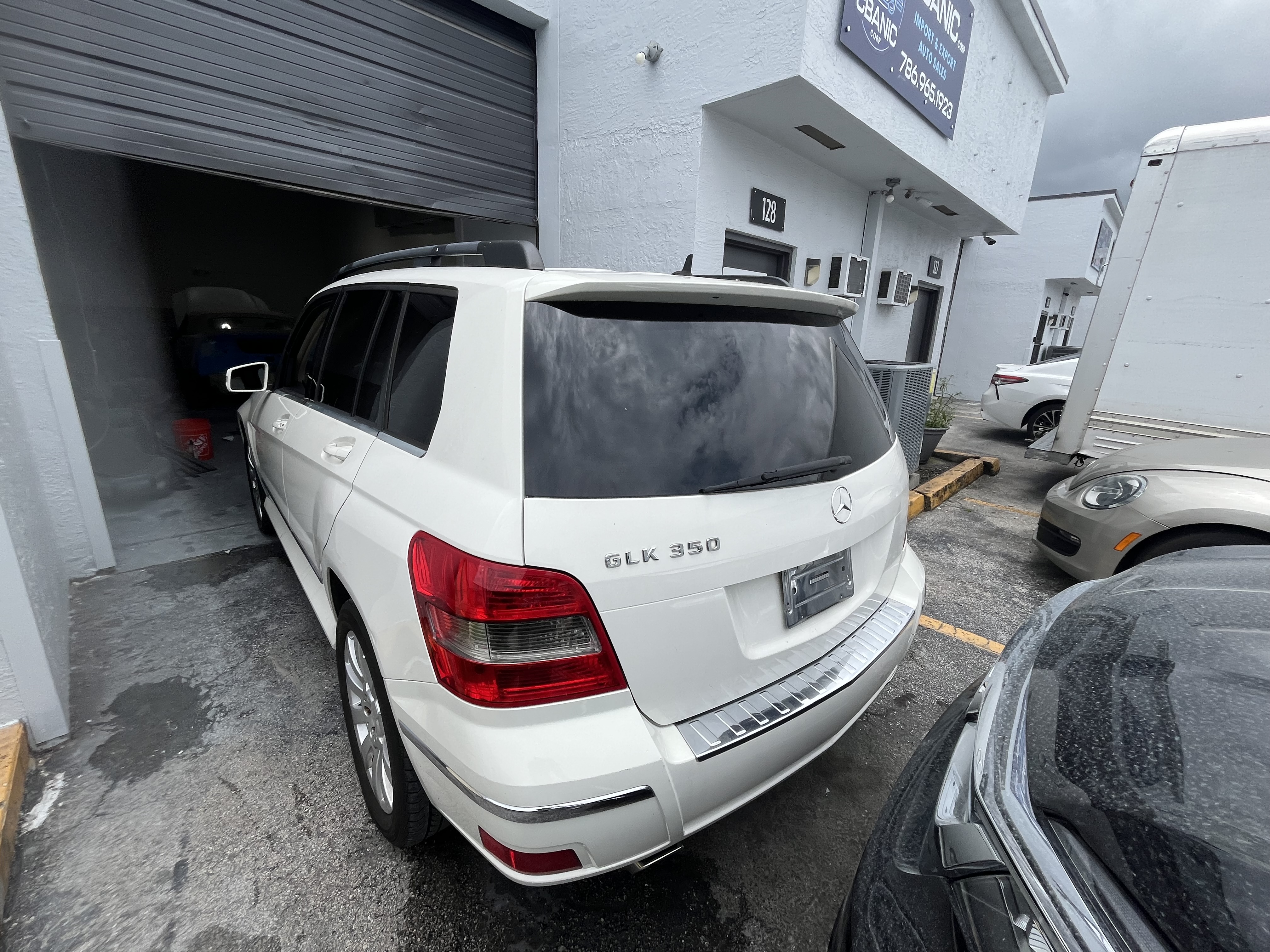 Used 2010 Mercedes-Benz GLK 350 2WD image 2