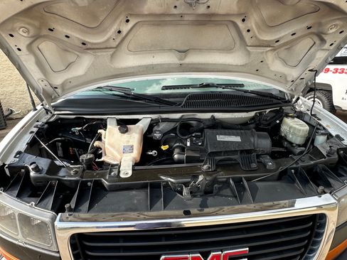 Used 2017 GMC Savana 2500 image 16