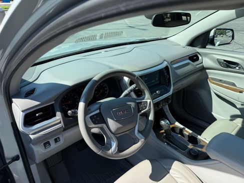 Used 2018 GMC Acadia SLE image 11