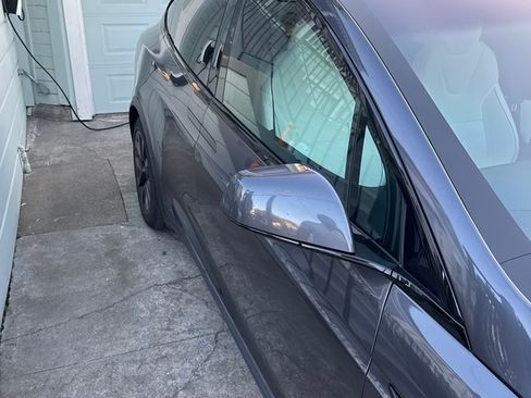 Used 2023 Tesla Model X Plaid image 4