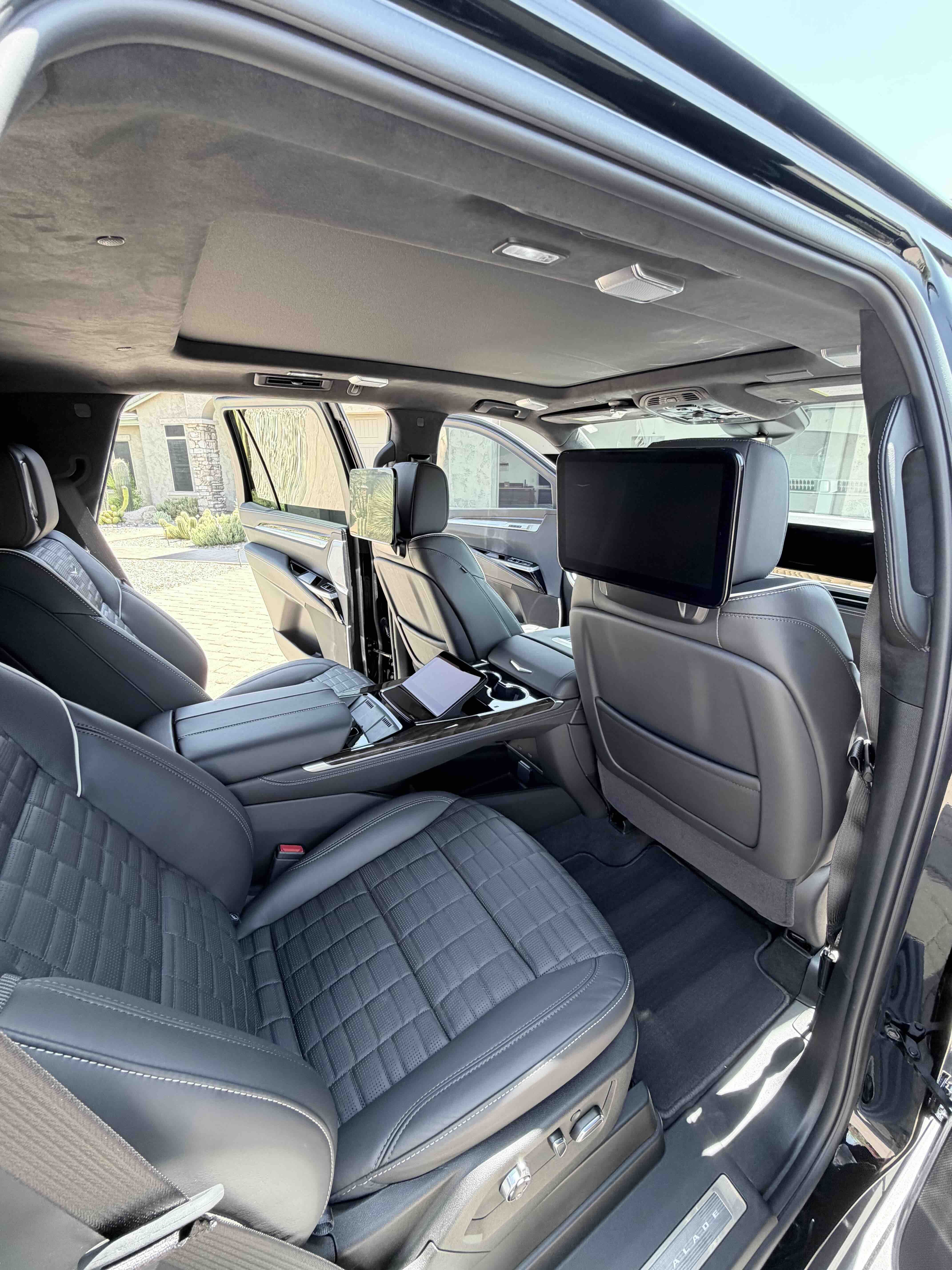 Used 2025 Cadillac Escalade Sport Platinum AWD/4WD image 17
