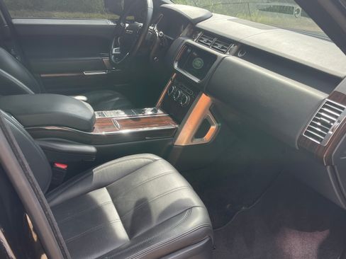 Used 2015 Land Rover Range Rover HSE image 9