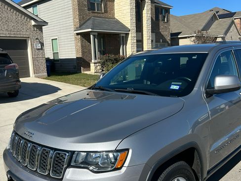 Used 2018 Jeep Grand Cherokee Laredo image 9