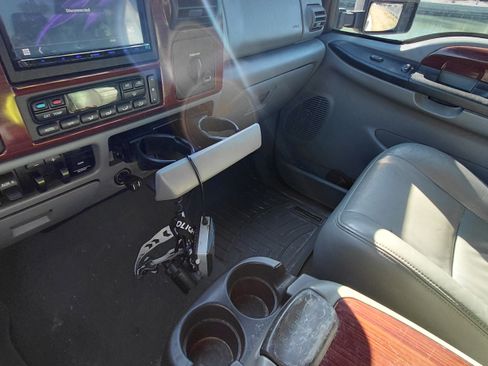 Used 2005 Ford F250 Lariat image 19