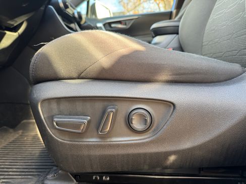 Used 2023 Toyota RAV4 SE image 22