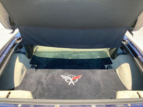 Used 2001 Chevrolet Corvette Coupe w/ Preferred Equipment Group2 image 16