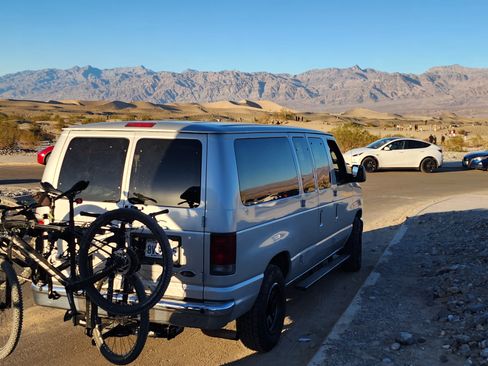 Used 2011 Ford E-350 and Econoline 350 XLT image 5