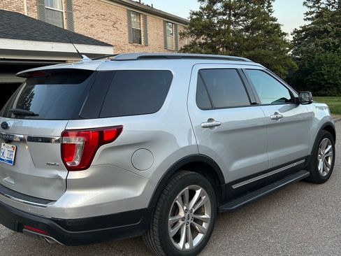 Used 2018 Ford Explorer XLT w/ Equipment Group 202A AWD/4WD image 6