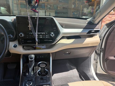 Used 2020 Toyota Highlander Platinum AWD/4WD image 19
