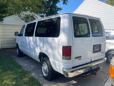 Used 2012 Ford E-350 and Econoline 350 XLT RWD image 2