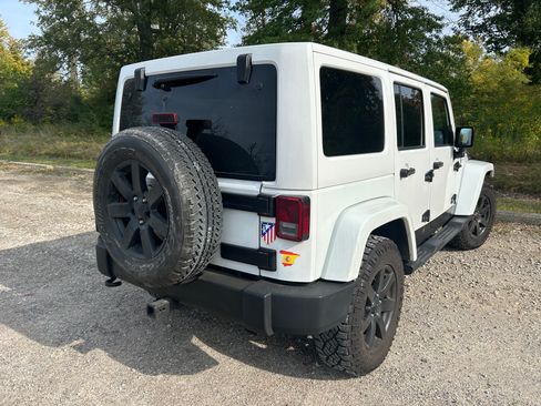 Used 2014 Jeep Wrangler Unlimited Sahara w/ Dual Top Group image 15