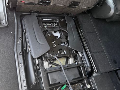 Used 2015 Chrysler Town & Country Touring-L w/ Driver Convenience Group FWD image 25