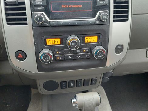 Used 2015 Nissan Frontier SV w/ SV Value Truck Package RWD image 13