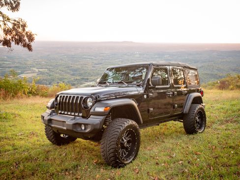 Used 2020 Jeep Wrangler Unlimited Sport image 4